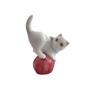 Vintage Hand painted Herend Mini Playful Cat on a Ball of Yarn Hungary